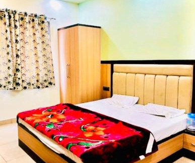 Vrindavan Hotel | "VRINDAVAN HOTEL SARASWATI DHAM Near Temple - Fully Air Conditioned Rooms #Wi-Fi #Parking #Room Service - Prime Location - Best Seller In VRINDAVAN"