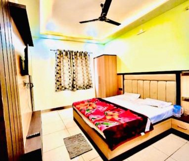 Vrindavan Hotel | "VRINDAVAN HOTEL SARASWATI DHAM Near Temple - Fully Air Conditioned Rooms #Wi-Fi #Parking #Room Service - Prime Location - Best Seller In VRINDAVAN"