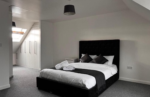 Hucclecote Bed & Breakfast | VRLProperties.