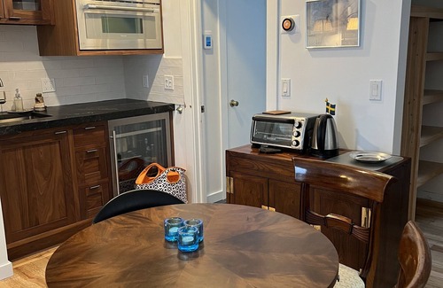 Stowe Area House | VT Chique Townhouse, Walk to Rec Path, Breweries & Restaurants 10 min to Resort.