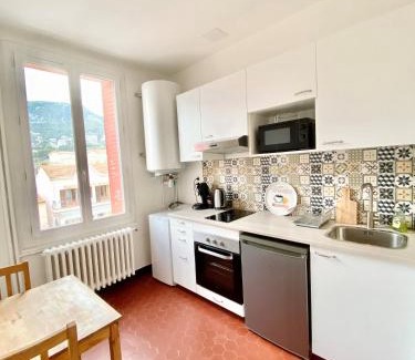 Toulon Apartment | Vue Faron - Appart cosy - Proche Téléphérique/Gare