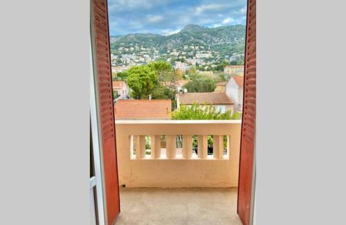 Toulon Apartment | Vue Faron - Appart cosy - Proche Téléphérique/Gare