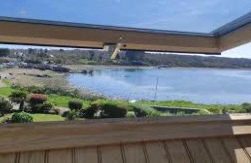 Crozon Bed & Breakfast | vue mer de l'autre coté du jardin