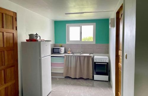 Sainte-Anne Apartment | Vue Mer Partielle, au Calme, Plages à 10 min, Parking gratuit