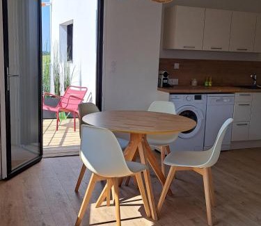 Bourgneuf-en-Retz Apartment | Vue panoramique Marais Breton, 900 m océan, superbe T2 avec terrasse