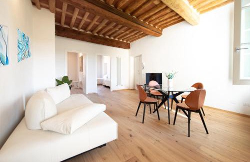 Lucca Historical Center Apartment | Vue Sur Jardin in Center Town