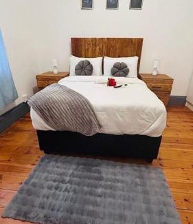 Port Elizabeth Central House | Vuyomat Guest House 1