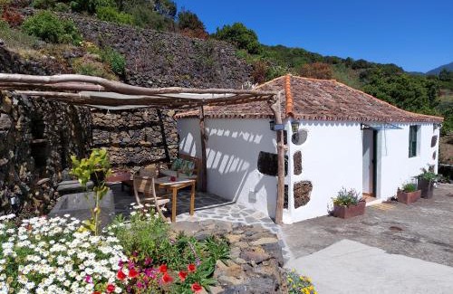 Villa de Mazo House | VV Casa Bastina "by henrypole home"