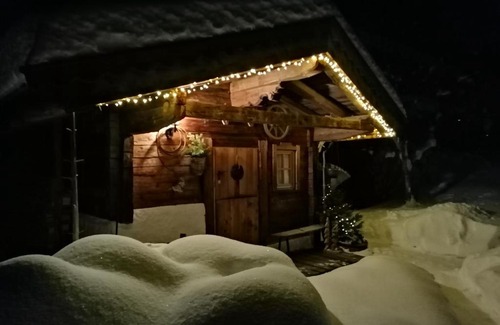 Alpbach House | Wörglerhof's Hüttenapartments mit Kachelofen