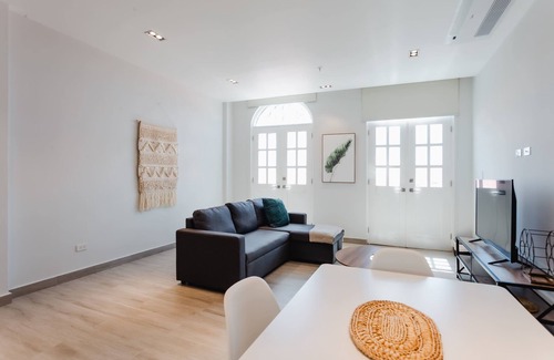 Casco Viejo Apartment | w Brilliant 2BR w Balcony in Panama