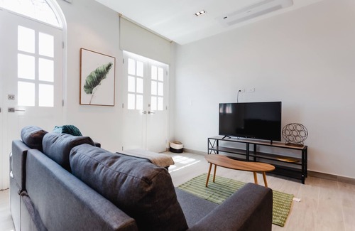 Casco Viejo Apartment | w Brilliant 2BR w Balcony in Panama