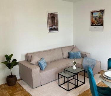 Celle Apartment | W&D living - FeWo Kleines Italien mit Parkplatz und Balkon