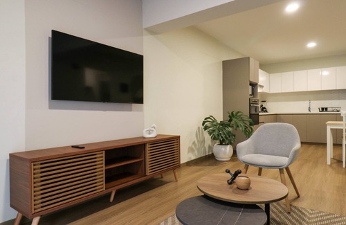 Santa Cruz Apartment | w Delightful 2BR w Balcony in Miraflores