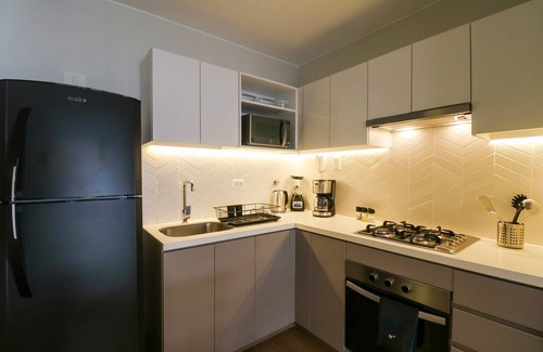 Santa Cruz Apartment | w Illustrious 1BR w Balcony in Miraflores