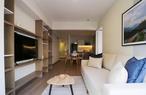 Santa Cruz Apartment | w Illustrious 1BR w Balcony in Miraflores