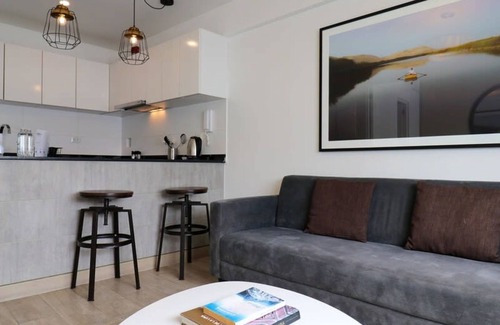 Barranco Apartment | w Iluminating 1BR w AC Near Central Restaurante