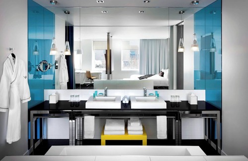 International District Hotel | W Montreal