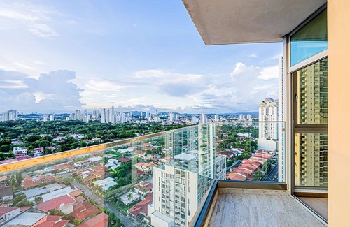 Tumba Vieja Apartment | w Prestigious 2BR w Perfect Balcony View