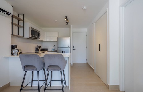 San Francisco Apartment | w Radiant 1BR w Modern Balcony in San Francisco