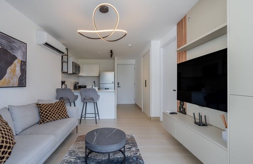 San Francisco Apartment | w Radiant 1BR w Modern Balcony in San Francisco