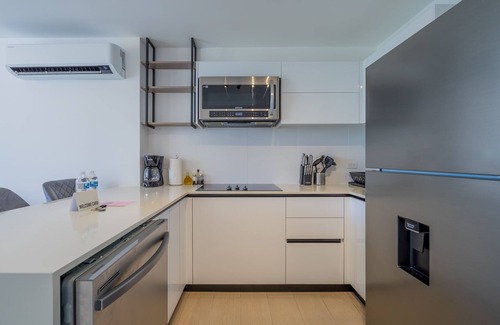 San Francisco Apartment | w Radiant 1BR w Modern Balcony in San Francisco