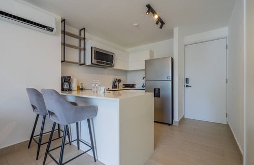 San Francisco Apartment | w Radiant 1BR w Modern Balcony in San Francisco