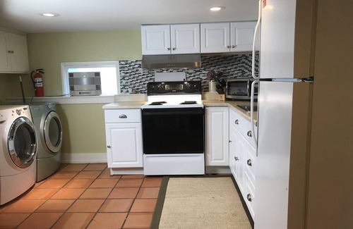 West Seattle House | W. Seattle Beach Hideout. Relaxing, Private, wifi. Msg host for 30 day special!