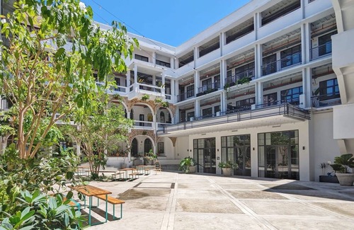 Santa Ana Apartment | w Spectacular Loft in Santa Ana
