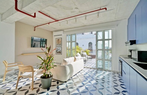 Casco Viejo Apartment | w Splendid 2BR With Terrace in Plaza Herrera