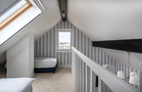 Krynica Morska House | W Starym Porcie - pokój z widokiem na Zalew Wiślany balkonem i antresolą
