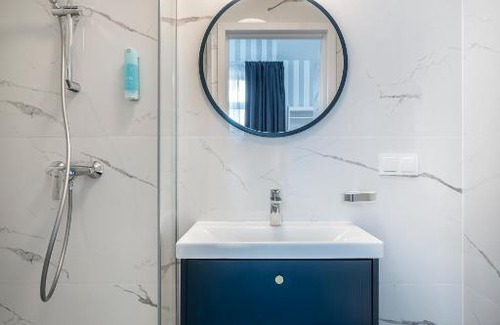 Krynica Morska House | W Starym Porcie - pokój z widokiem na Zalew Wiślany balkonem i antresolą