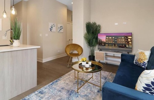Wicker Park Apartment | W16 Chic Bucktown 2BR Apt w/ In-Unit Laundry