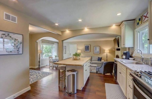 Muskego House | W172-Lannon · Charming Muskego House, Walk to Lake & Restaurants