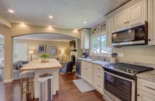 Muskego House | W172-Lannon · Charming Muskego House, Walk to Lake & Restaurants