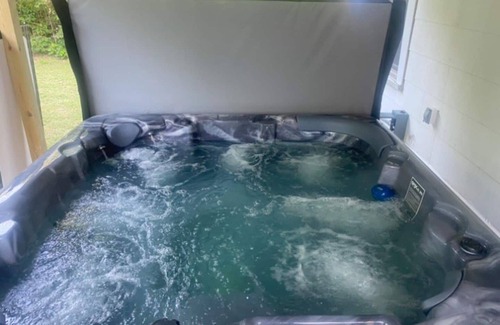 North Waco House | Waco’s Jacuzzi House