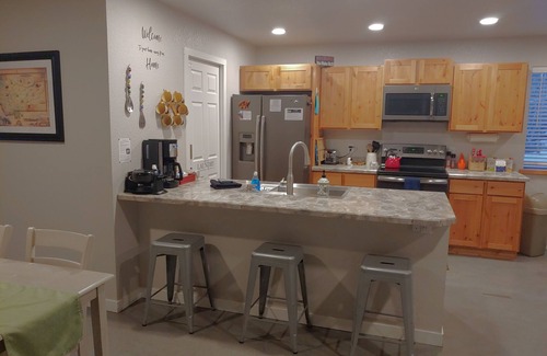 St. Regis House | Waffle Cottage Bed & Breakfast ❤ FREE Minigolf ❤ Hot Tub ❤ Fenced Yard