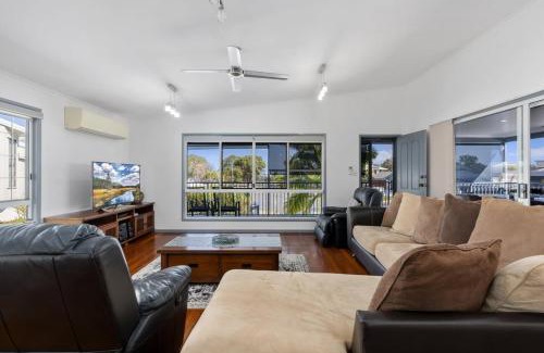 Banksia Beach House | Wagtail on Banksia