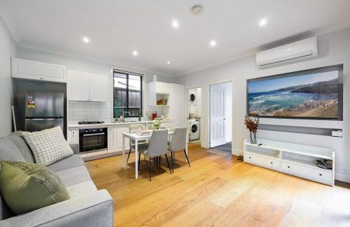 Wahroonga House | Wahroonga 2Br warm home near train
