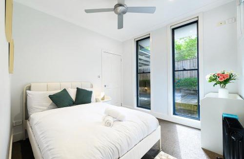 Wahroonga House | Wahroonga 2Br warm home near train