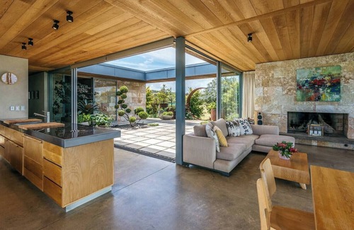 Oneroa Villa | Waiheke Island Coastal Retreat