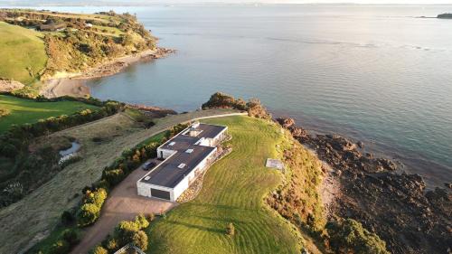 Oneroa Villa | Waiheke Island Coastal Retreat