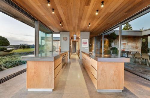 Oneroa Villa | Waiheke Island Coastal Retreat