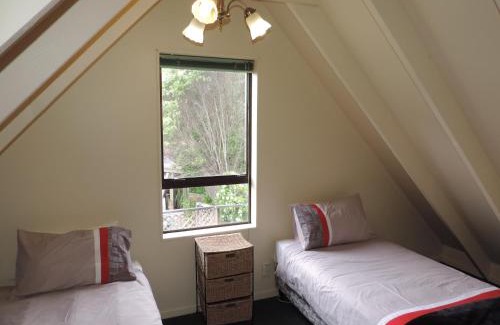 Oneroa Cabin | Waiheke Island Punga Lodge