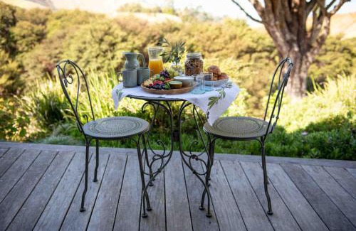 Waiheke Island Ski Chalet | Waiheke Luxury Blue and Green Rooms