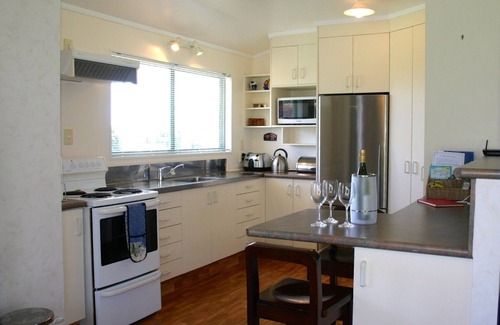 Waihi Beach Cottage | Waihi Getaway - Waihi Beach Holiday Home