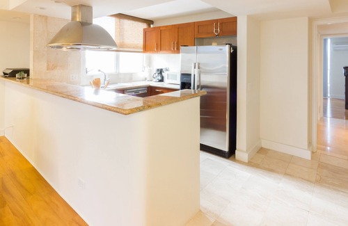 Waikiki Condo | Waikiki 2 Bedroom Suite on High Floor!