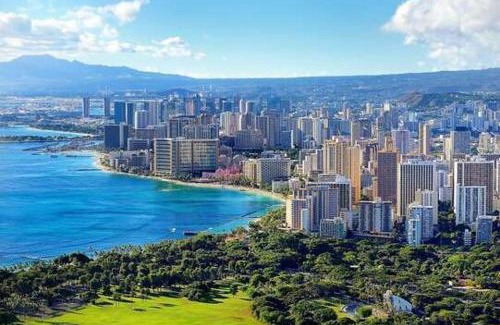 Waikiki Apartment | Waikiki Banyan High Level Condo with Sea Views & Resort Amenities condo