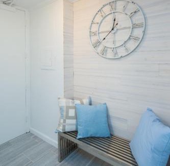 Waikiki Apartment | Waikiki Banyan Modern One Bedroom Free Parking