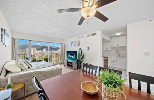 McCully - Moiliili Apartment | Waikiki Beach Golden Holiday