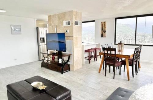 Waikiki Apartment | Waikiki Ocean View Penthouse 2/2 bdr/bath
